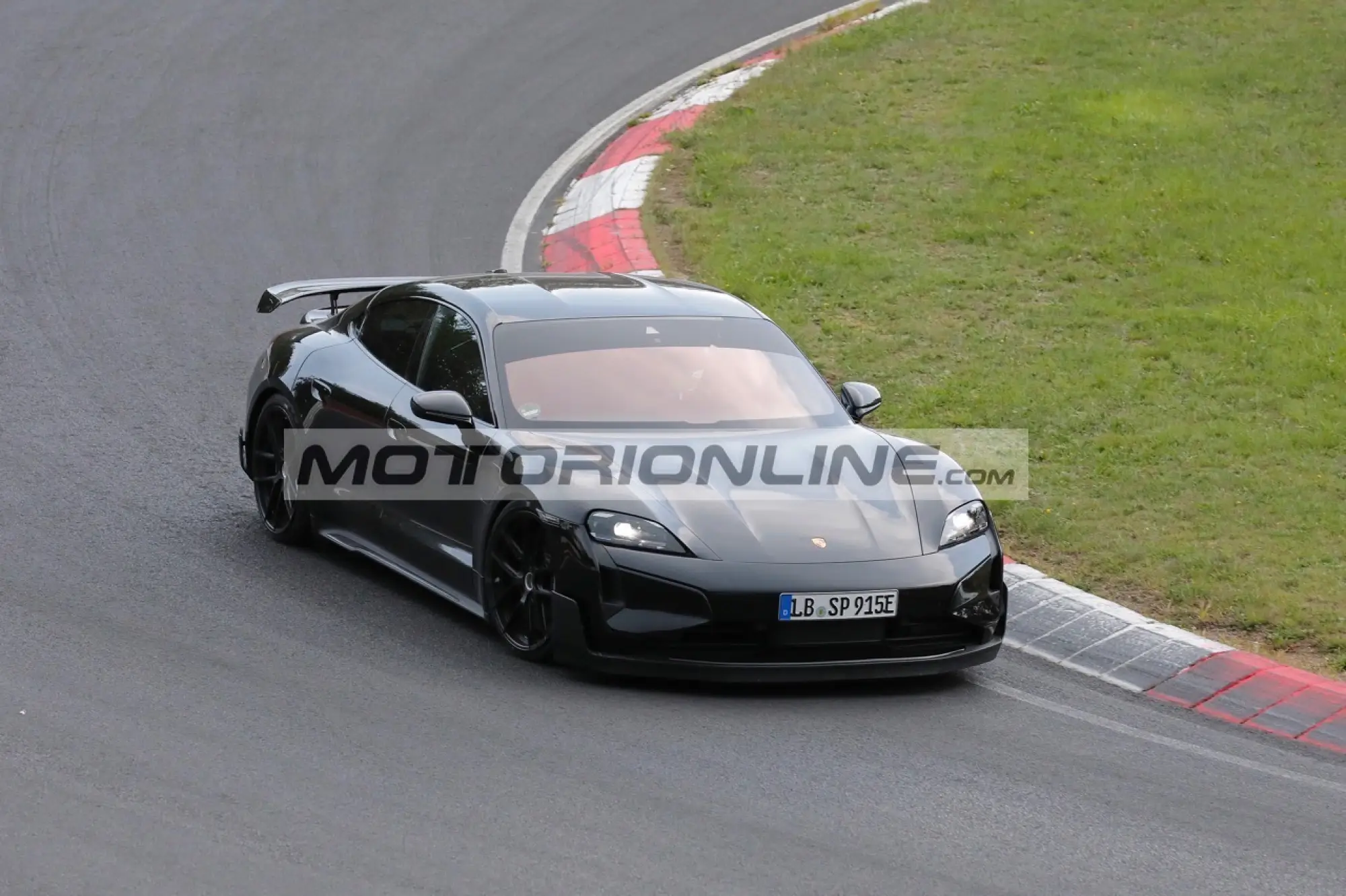 Porsche Taycan GT - Foto spia 14-9-2023 - 1