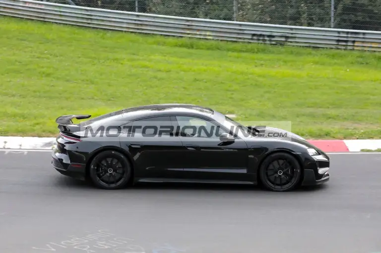 Porsche Taycan GT - Foto spia 14-9-2023 - 3