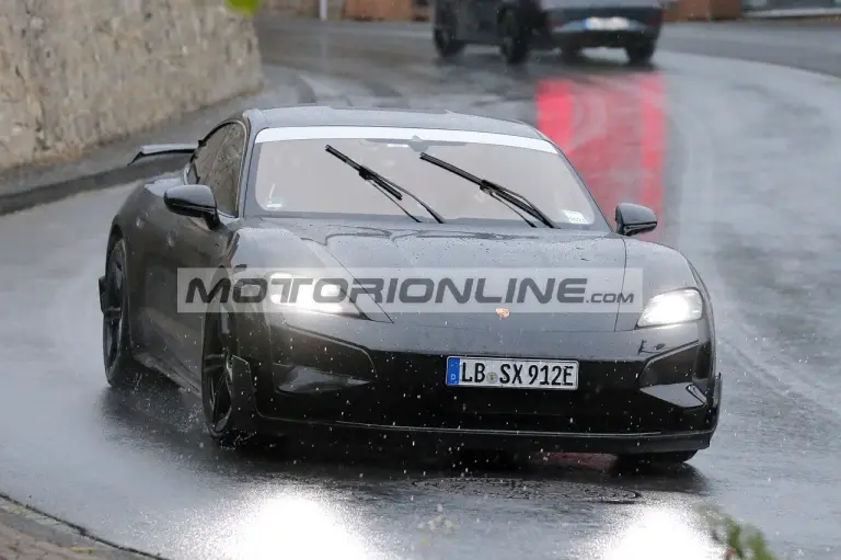 Porsche Taycan GT - Foto spia 14-9-2023 - 11