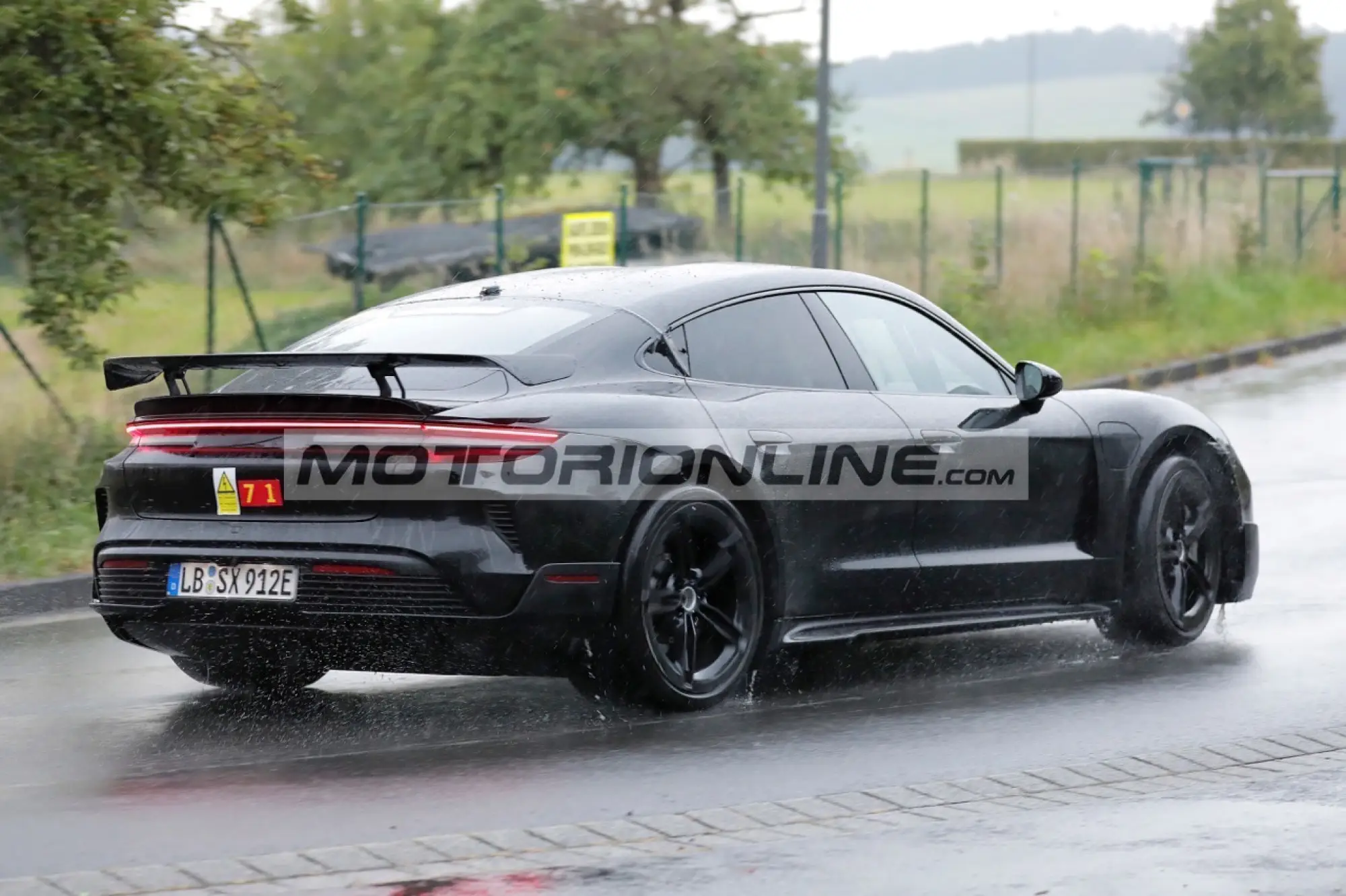Porsche Taycan GT - Foto spia 14-9-2023 - 15