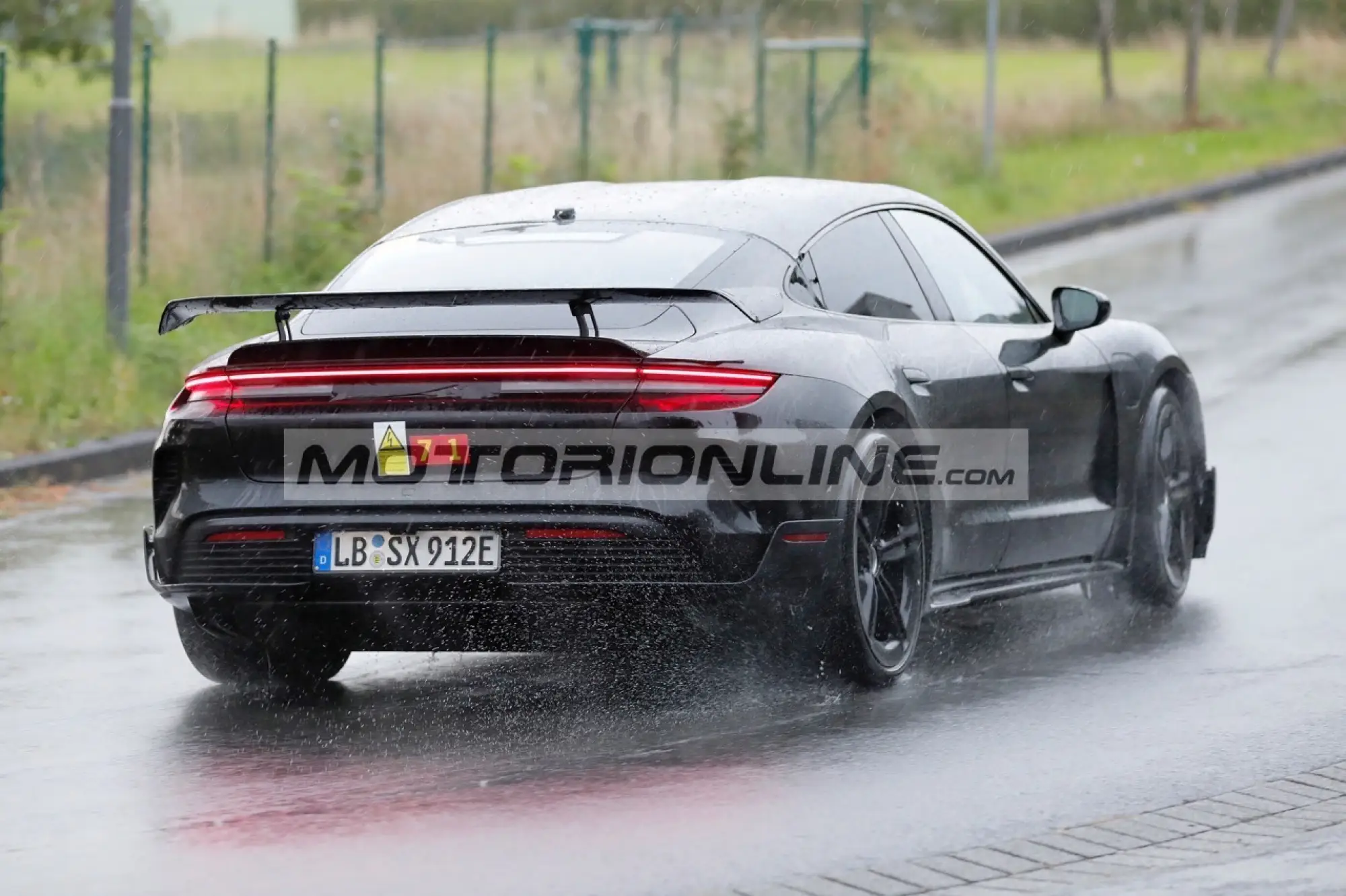Porsche Taycan GT - Foto spia 14-9-2023 - 16