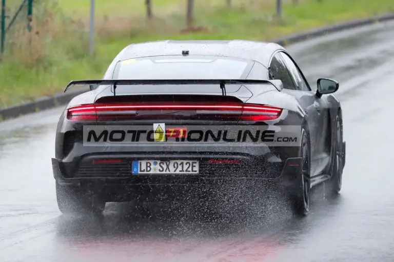 Porsche Taycan GT - Foto spia 14-9-2023 - 17