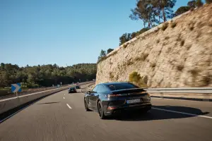 Porsche Panamera 2024 - Foto spia ufficiali - 7