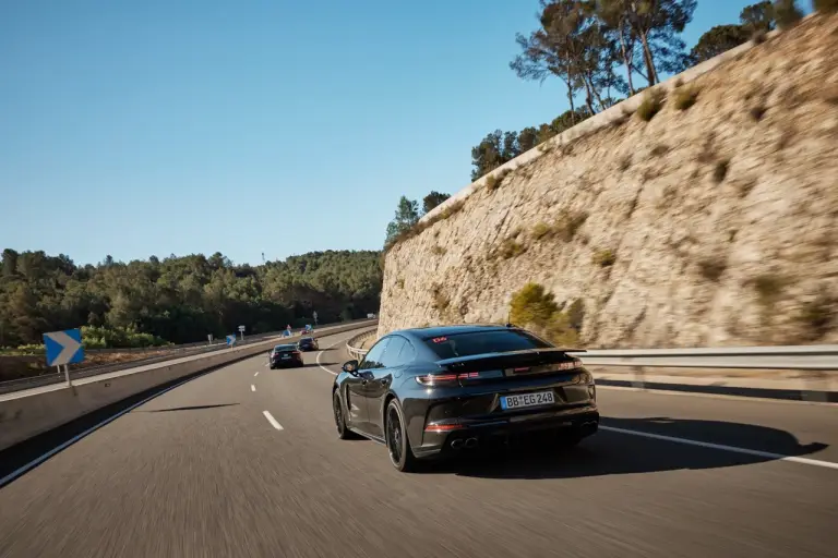 Porsche Panamera 2024 - Foto spia ufficiali - 7