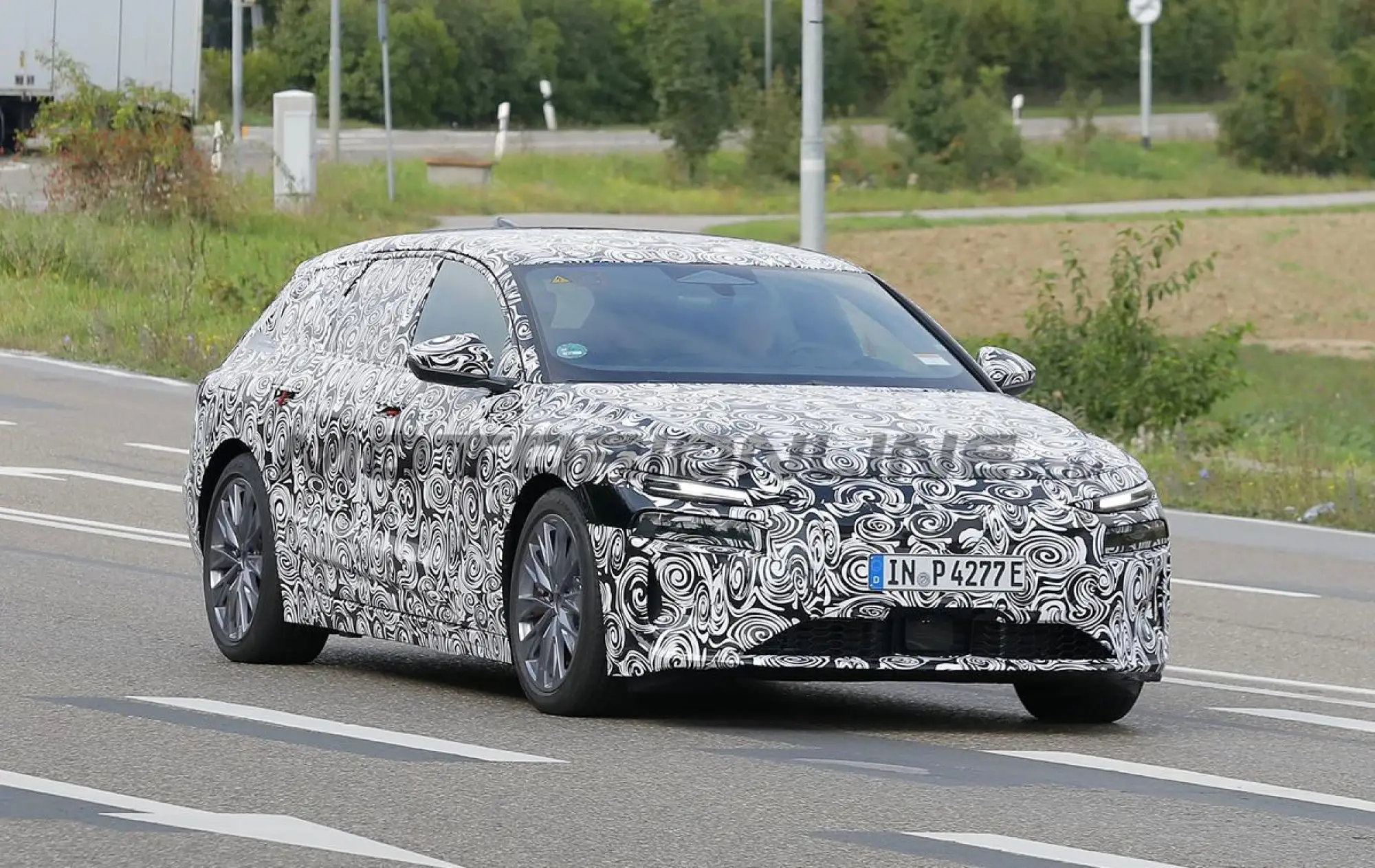 Audi A6 Avant e-tron - Foto spia 15-09-2023 - 8
