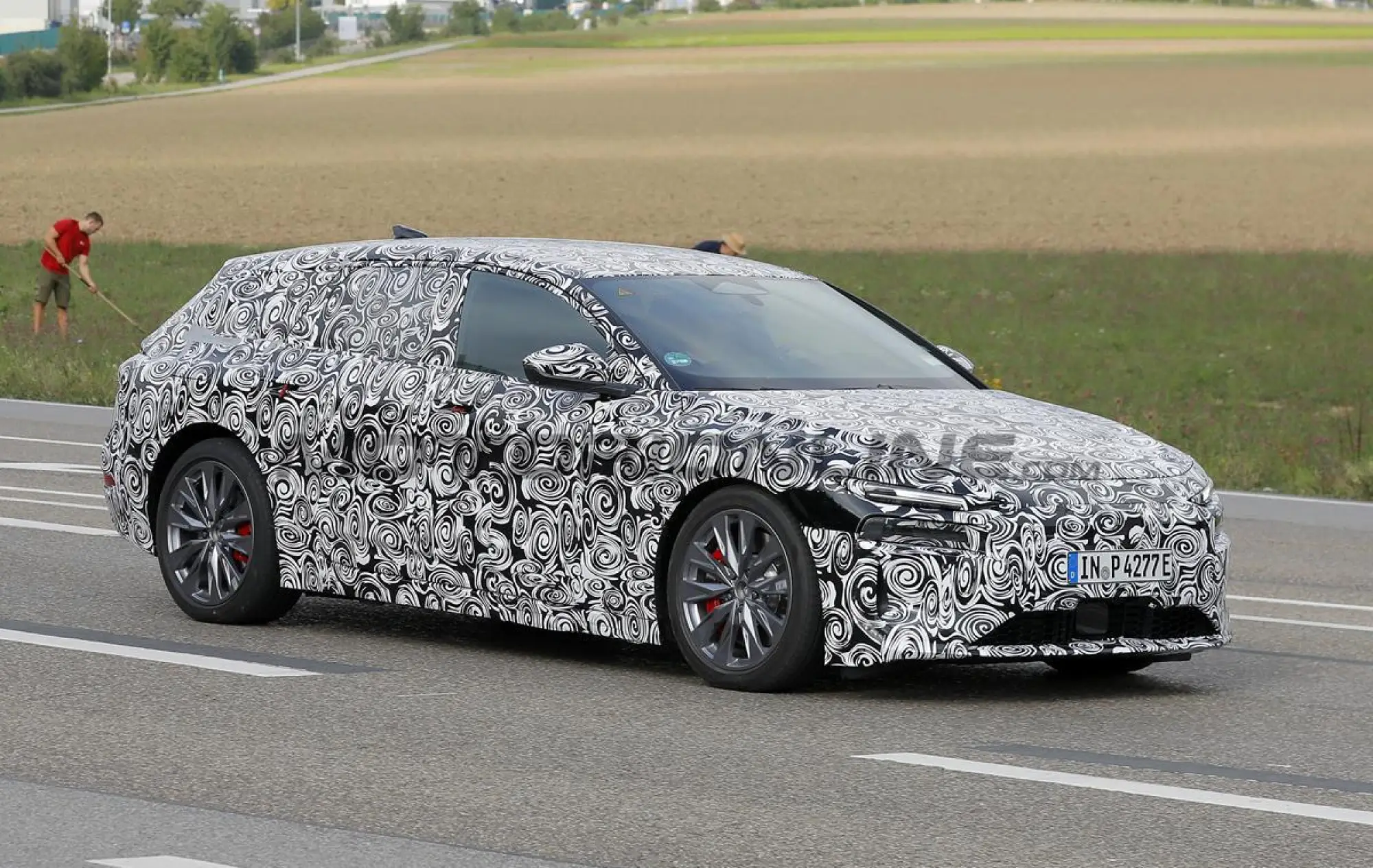 Audi A6 Avant e-tron - Foto spia 15-09-2023 - 3