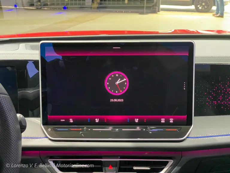 Nuova Volkswagen Tiguan 2024 - Foto dal vivo - 24