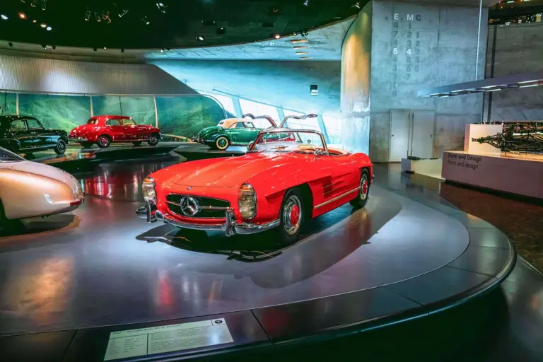 Museo Mercedes - Occhiali per daltonici - 2