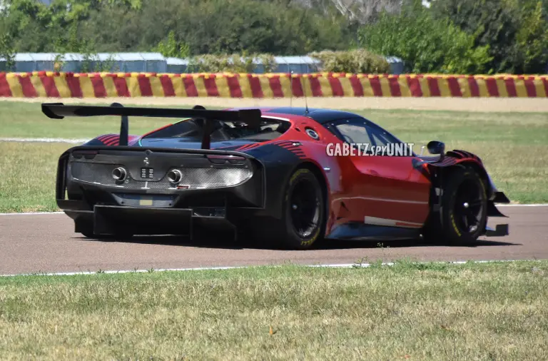 Ferrari 296 GT3 - Foto spia 25-09-2023 - 1