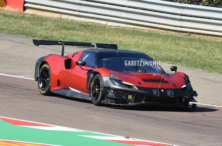 Ferrari 296 GT3 - Foto spia 25-09-2023 - 10