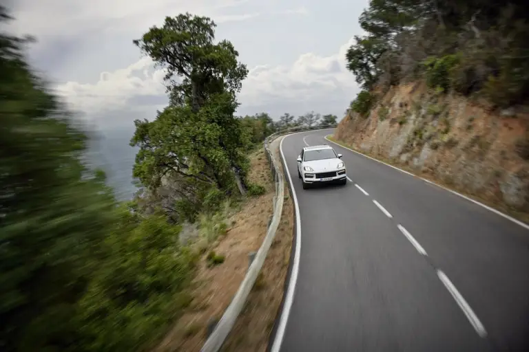 Porsche Cayenne S E-Hybrid - 2