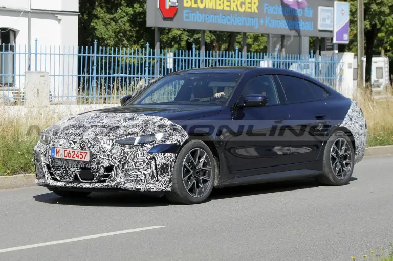 BMW i4 2024 - Foto Spia 27-09-2023 - 2
