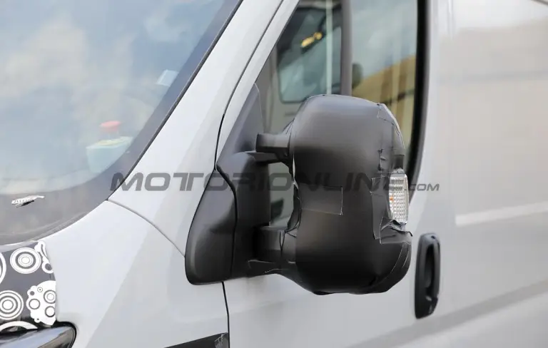 Fiat Ducato 2025 - Foto spia 04-10-2023 - 8