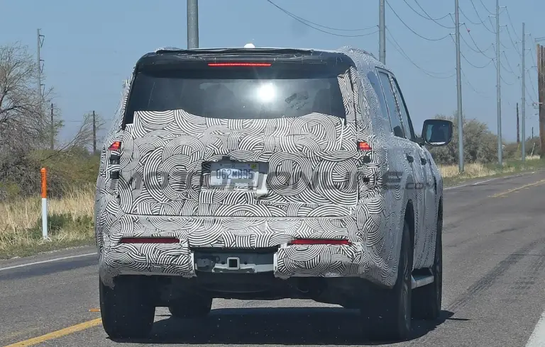 Nissan Patrol 2025 - Foto spia 06-10-2023 - 7