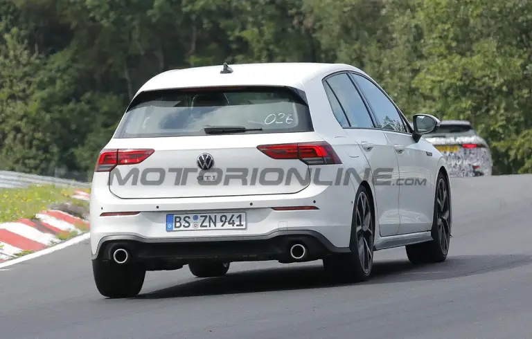 Volkswagen Golf GTI 2024 - Foto spia 10-10-2023 - 11