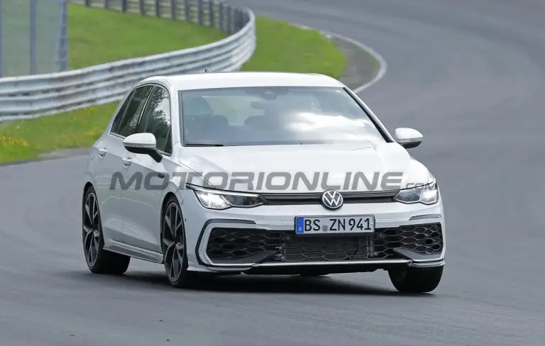 Volkswagen Golf GTI 2024 - Foto spia 10-10-2023 - 1