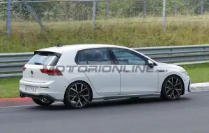 Volkswagen Golf GTI 2024 - Foto spia 10-10-2023