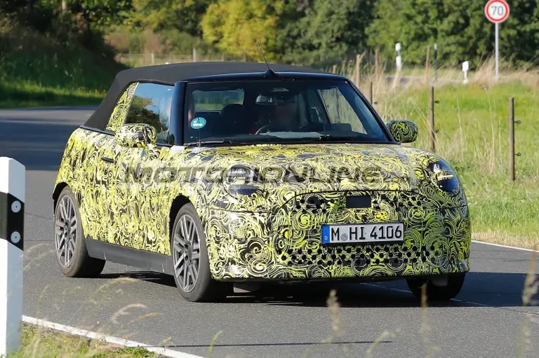Mini Cooper 2024 - Foto spia 11-10-2023 - 1