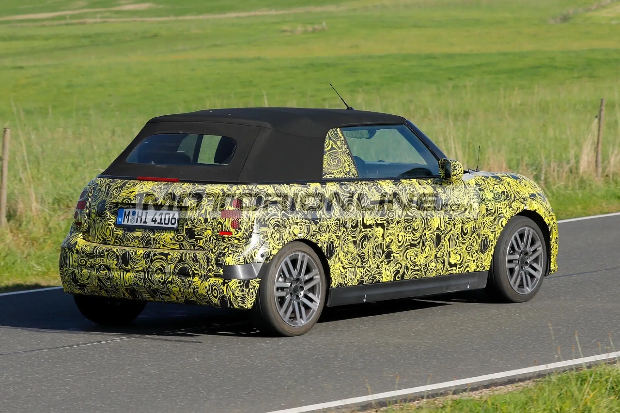Mini Cooper 2024 - Foto spia 11-10-2023 - 6