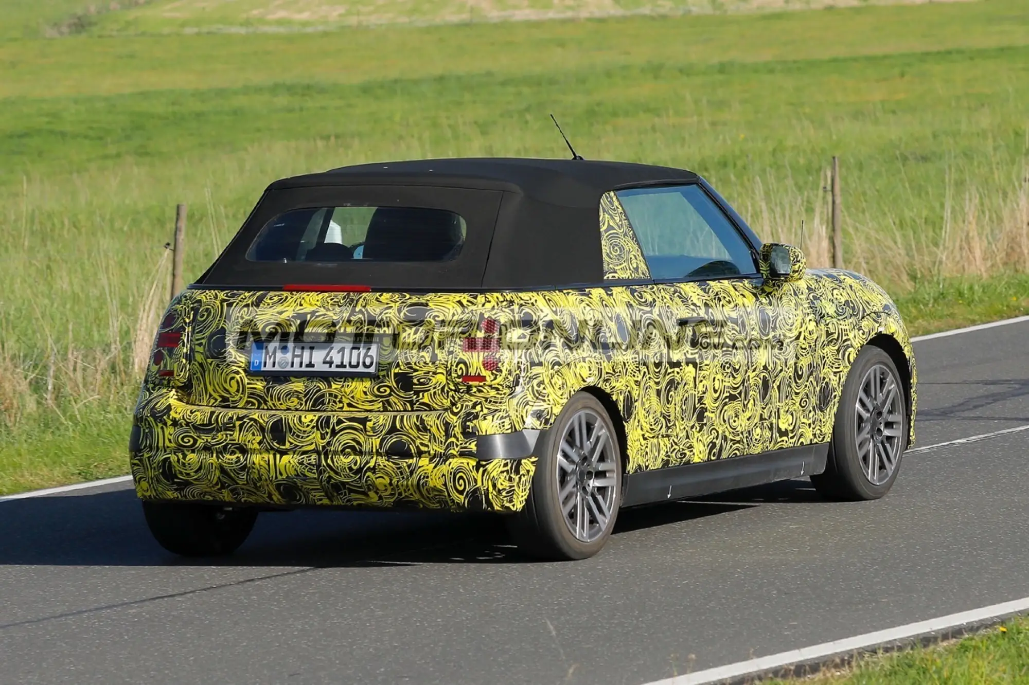 Mini Cooper 2024 - Foto spia 11-10-2023 - 10