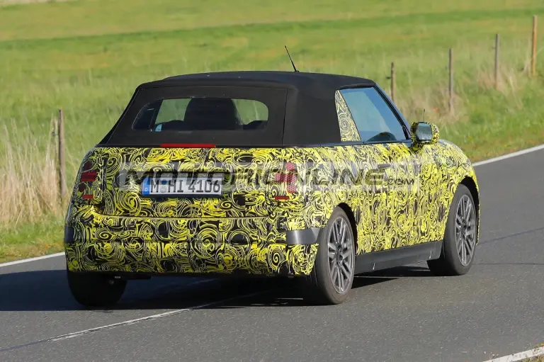Mini Cooper 2024 - Foto spia 11-10-2023 - 8