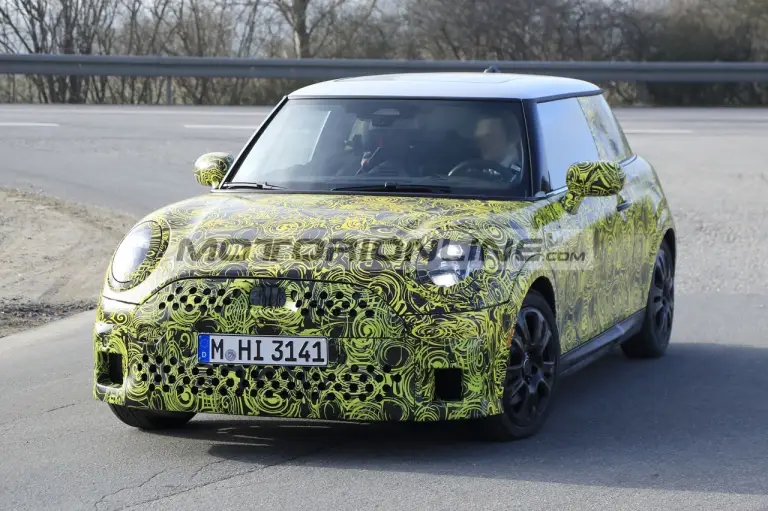 Mini Cooper 2024 - Foto spia 11-10-2023 - 9
