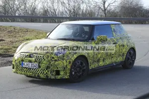 Mini Cooper 2024 - Foto spia 11-10-2023