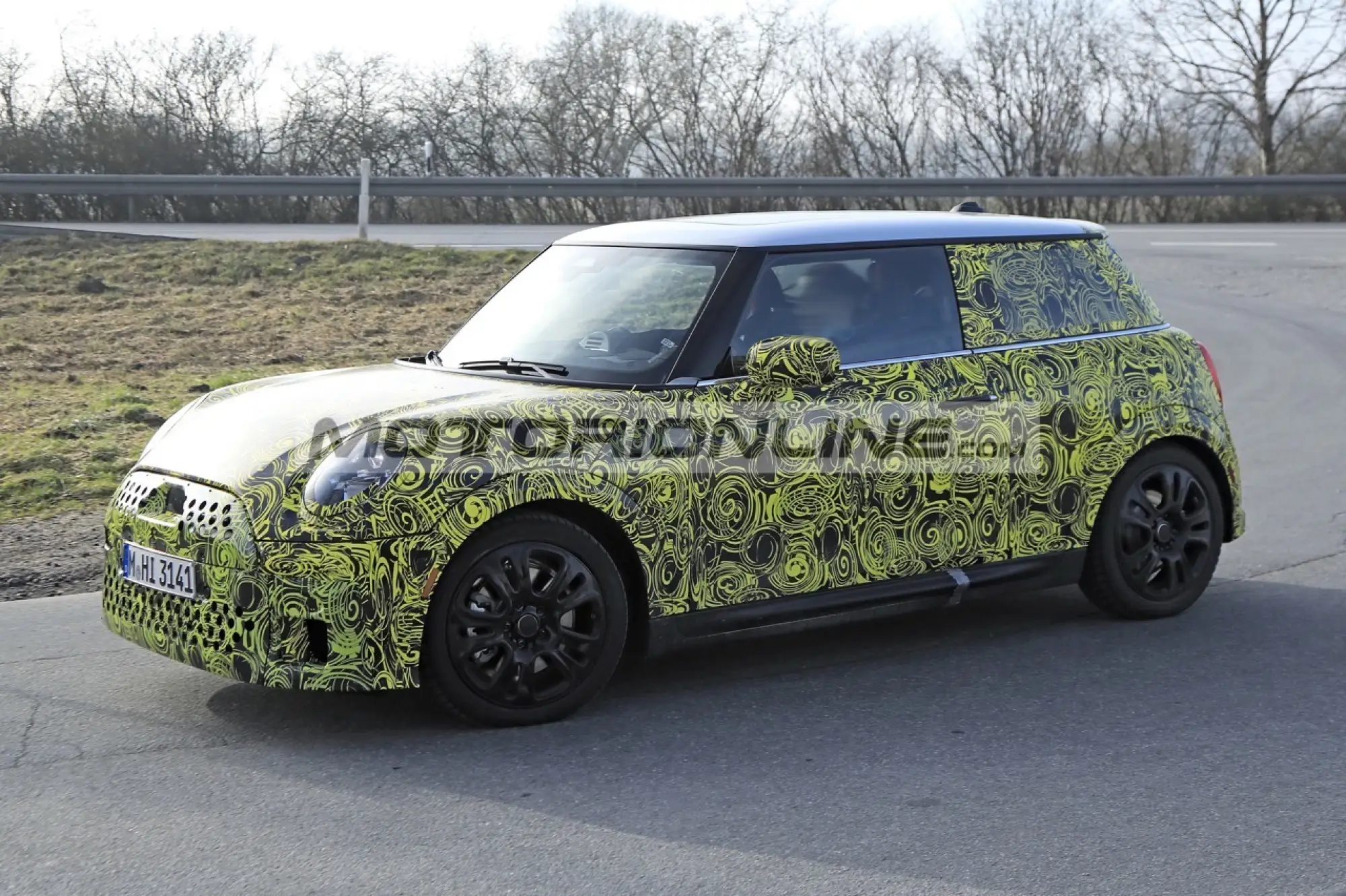 Mini Cooper 2024 - Foto spia 11-10-2023 - 14