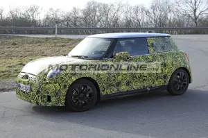 Mini Cooper 2024 - Foto spia 11-10-2023
