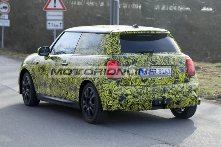 Mini Cooper 2024 - Foto spia 11-10-2023 - 18