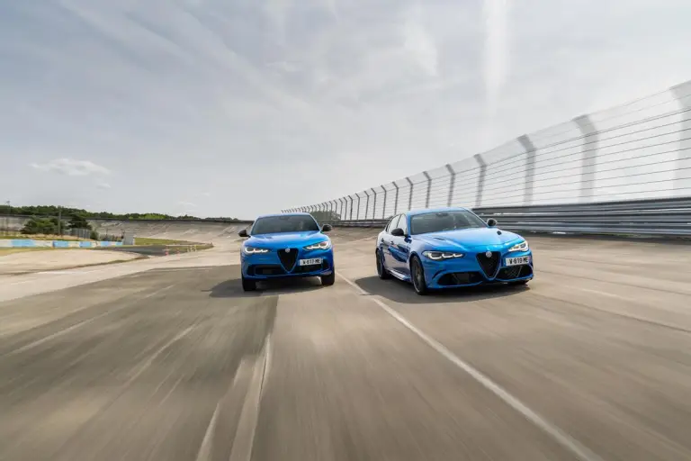 Alfa Romeo Giulia e Stelvio Quadrifoglio 2024 - 24