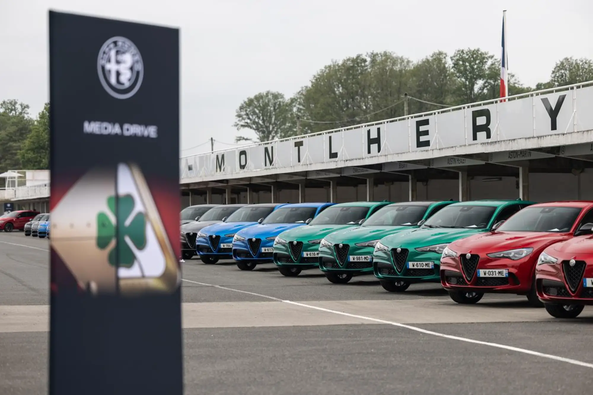 Alfa Romeo Giulia e Stelvio Quadrifoglio 2024 - 30