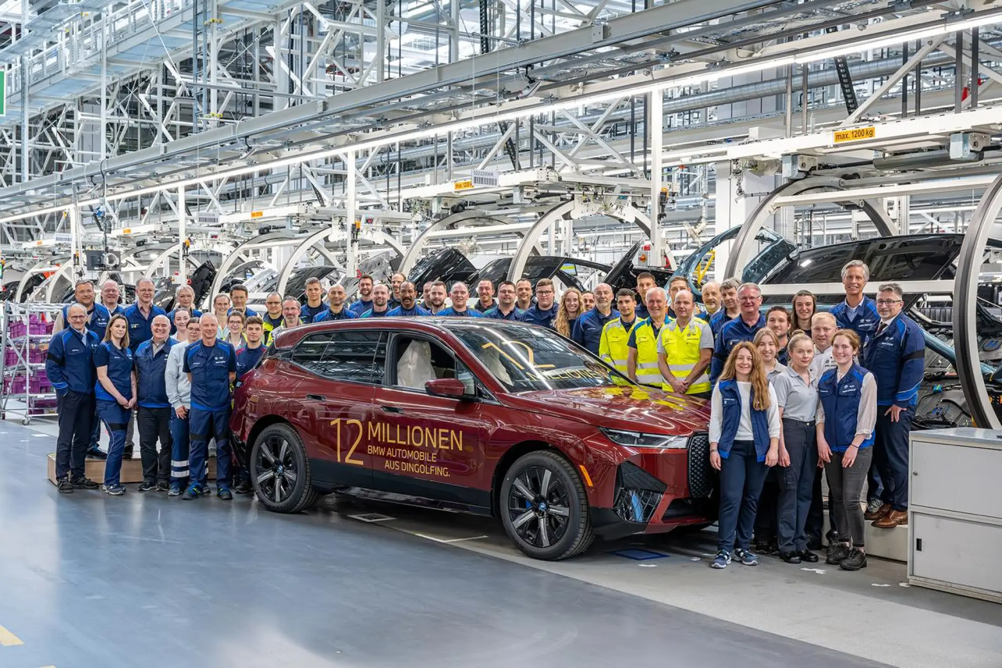 BMW stabilimento Dingolfing 50 anni - 2