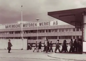 BMW stabilimento Dingolfing 50 anni - 6