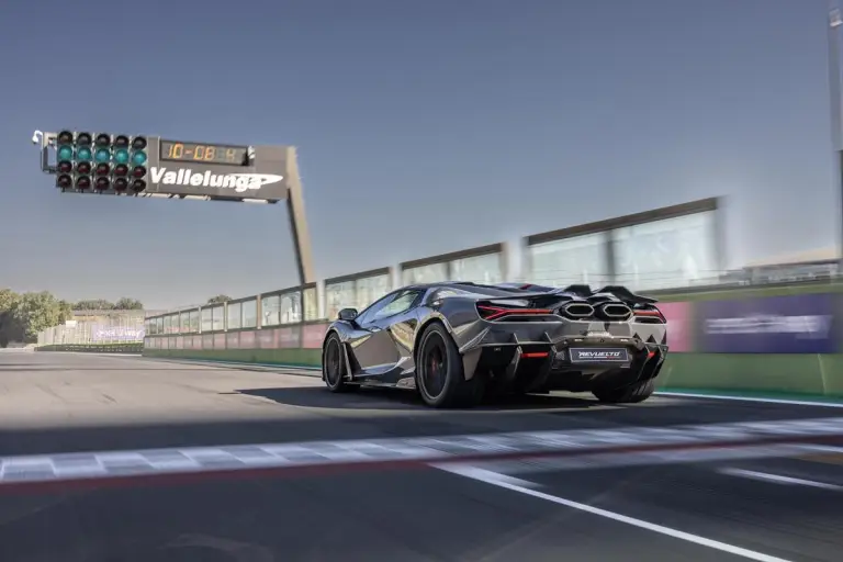 Lamborghini Revuelto 2023 - 15
