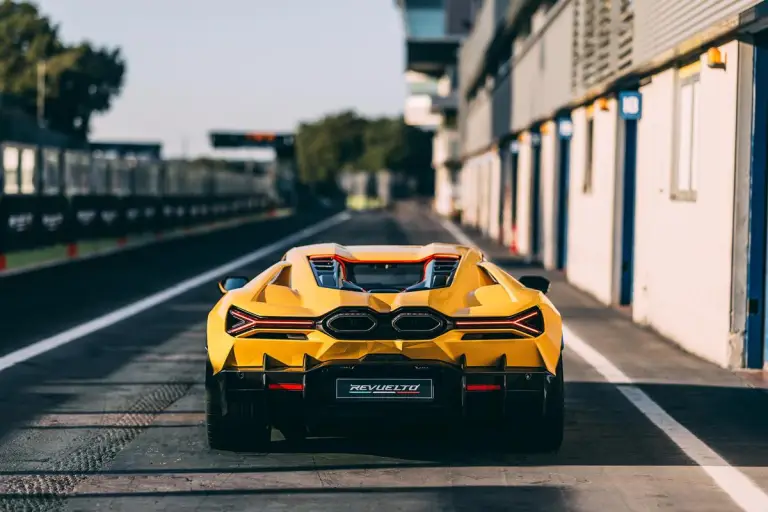 Lamborghini Revuelto 2023 - 20