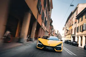 Lamborghini Revuelto 2023 - 25