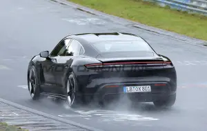 Porsche Taycan 2024 - Foto spia 25-10-2023 - 9