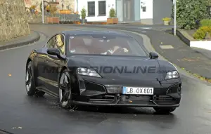 Porsche Taycan 2024 - Foto spia 25-10-2023 - 11