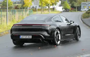 Porsche Taycan 2024 - Foto spia 25-10-2023 - 16