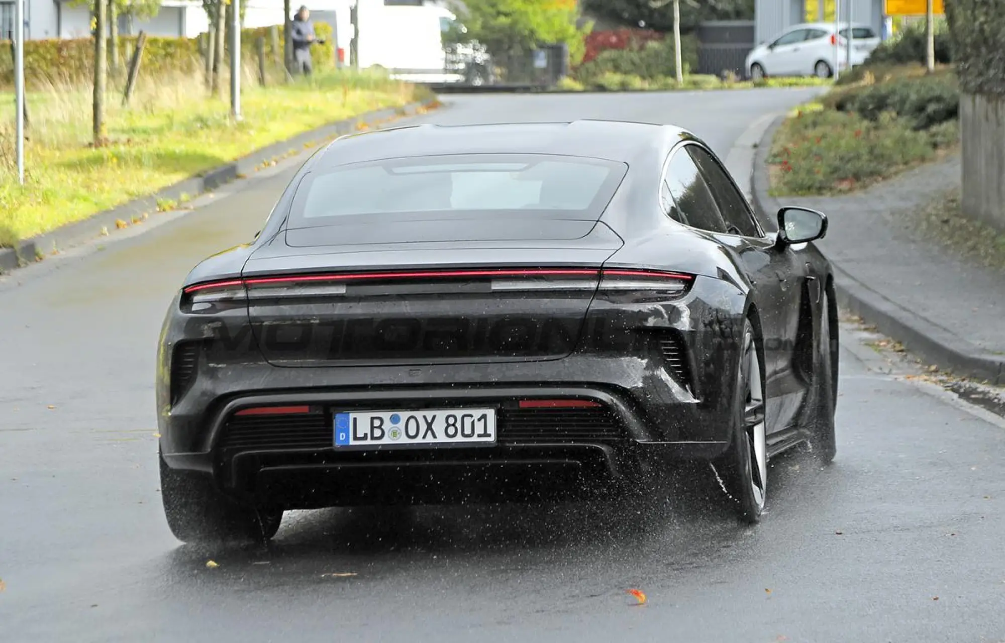 Porsche Taycan 2024 - Foto spia 25-10-2023 - 17