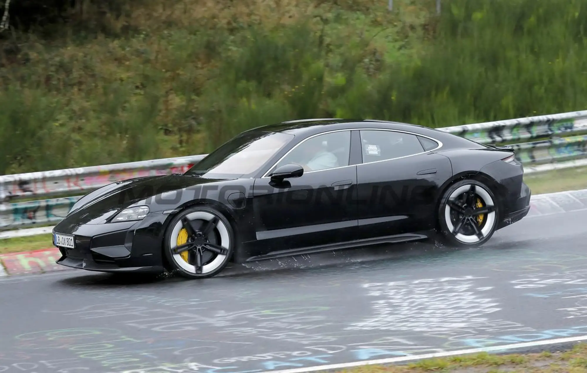 Porsche Taycan 2024 - Foto spia 25-10-2023 - 5