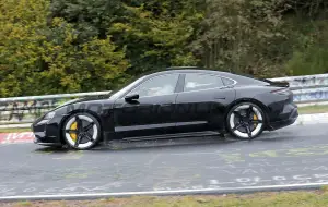 Porsche Taycan 2024 - Foto spia 25-10-2023 - 3