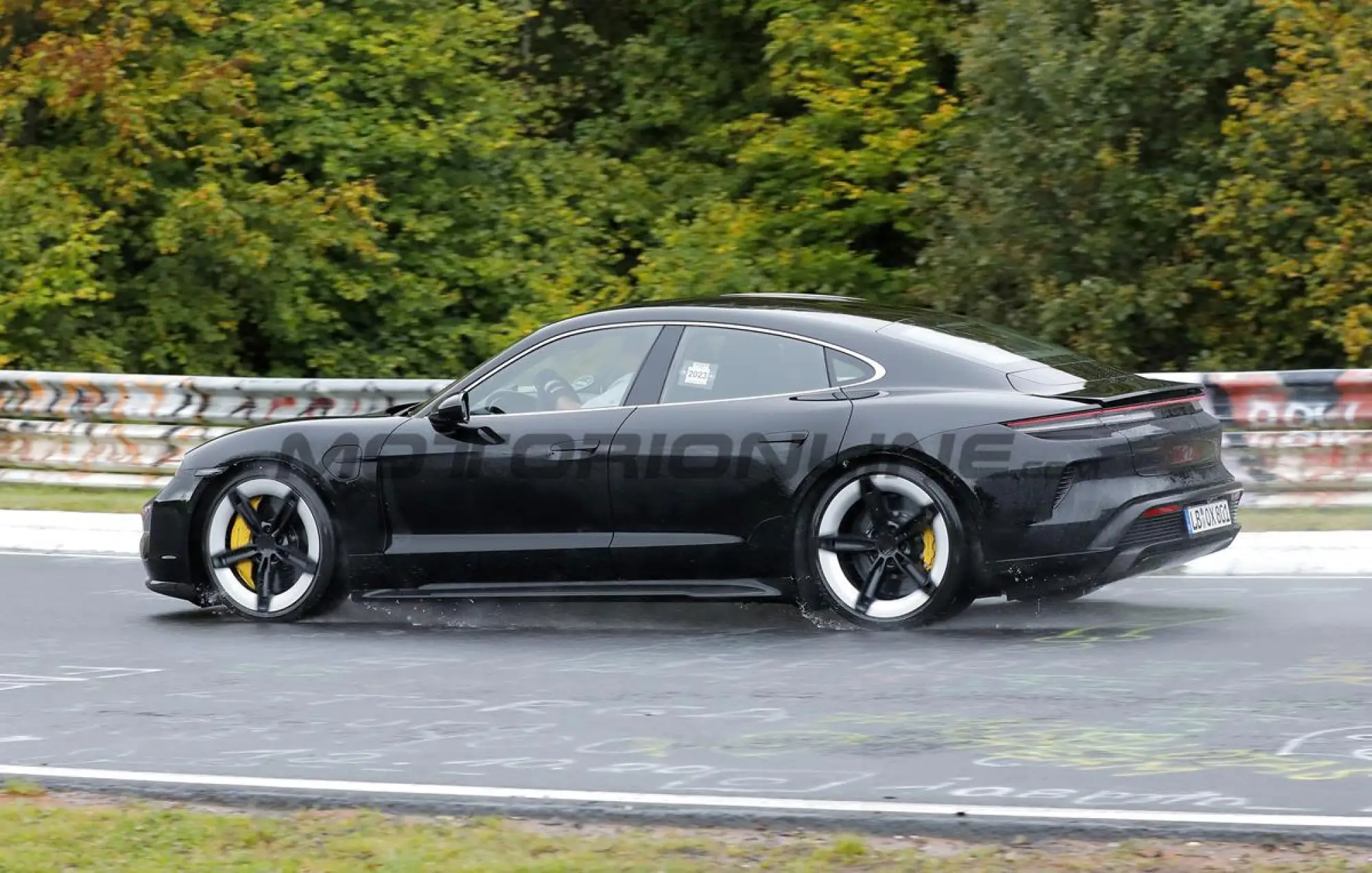 Porsche Taycan 2024 - Foto spia 25-10-2023 - 8