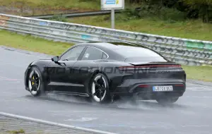 Porsche Taycan 2024 - Foto spia 25-10-2023 - 7
