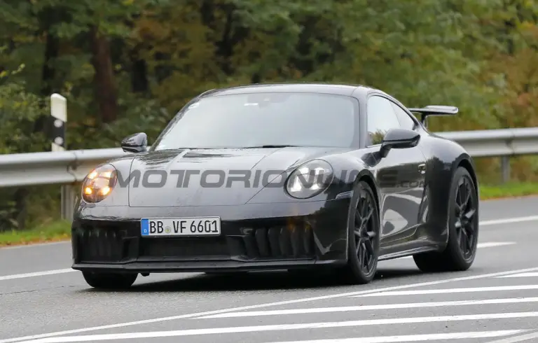 Porsche 911 2024 - Foto spia 27-10-2023 - 8