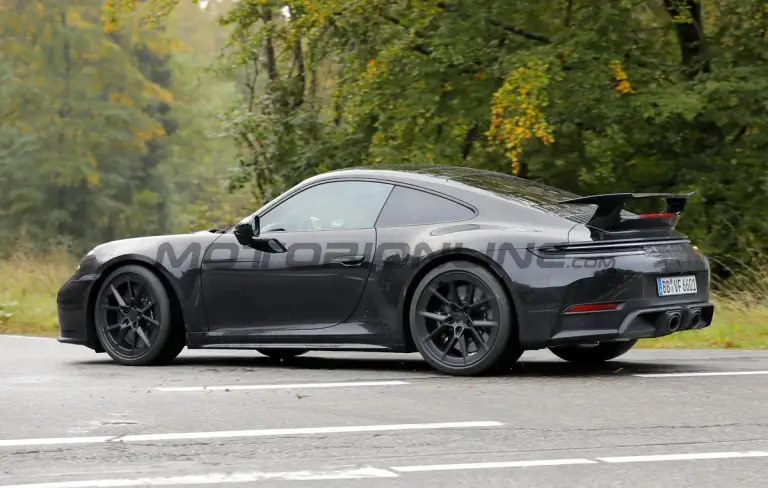 Porsche 911 2024 - Foto spia 27-10-2023 - 15