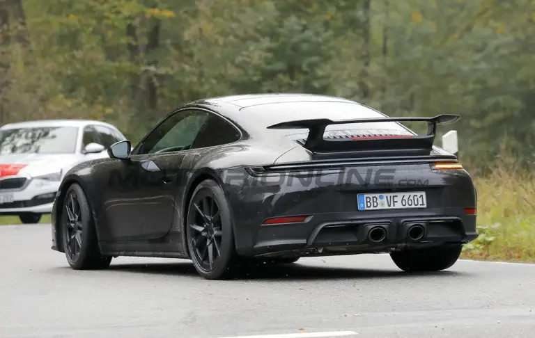 Porsche 911 2024 - Foto spia 27-10-2023 - 19
