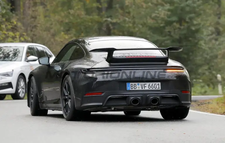 Porsche 911 2024 - Foto spia 27-10-2023 - 17