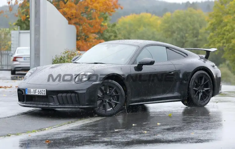 Porsche 911 2024 - Foto spia 27-10-2023 - 1